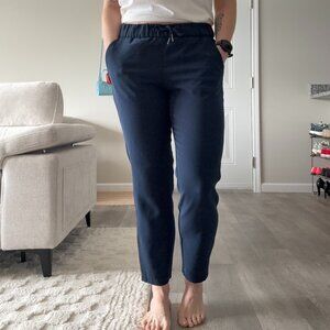 Lululemon Jogger On The Fly in Navy with Black Stripe, Size 6